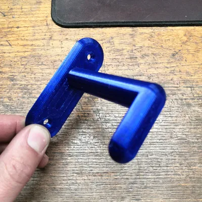 Giá đỡ mũ hàn treo tường