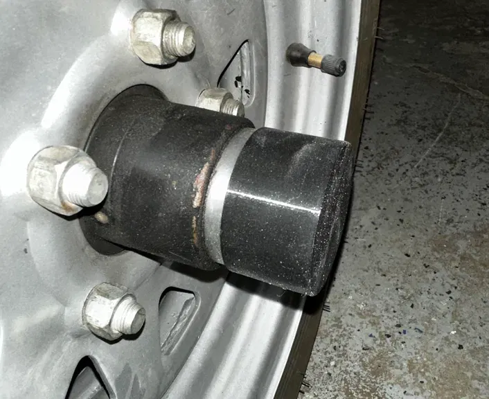 Nắp đậy Bearing Buddy 2 inch chống bụi và nước - Image 3