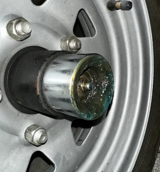 Nắp đậy Bearing Buddy 2 inch chống bụi và nước - Image 4