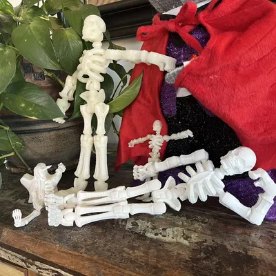 Trang trí bộ xương di động cho mùa Halloween