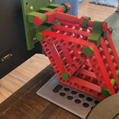 Giá đỡ màn hình điều chỉnh Qube 500 cho bàn làm việc gọn gàng