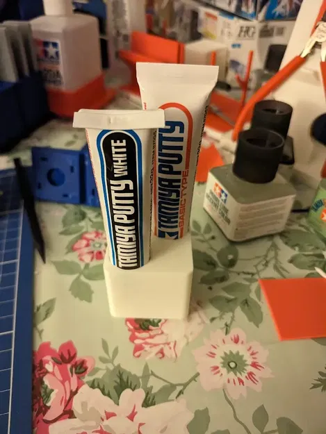 Giá đỡ 2 ống putty Tamiya trên đế Gridfinity Refined - Image 1