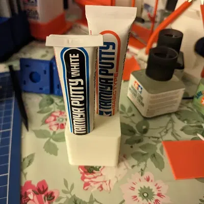 Giá đỡ 2 ống putty Tamiya trên đế Gridfinity Refined