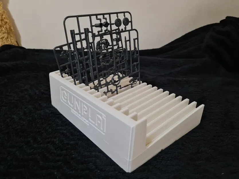 Giá đỡ runner Gunpla với logo độc đáo phía sau - Image 1