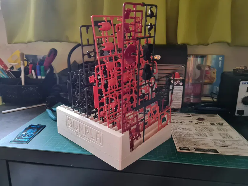 Giá đỡ runner Gunpla với logo độc đáo phía sau - Image 3