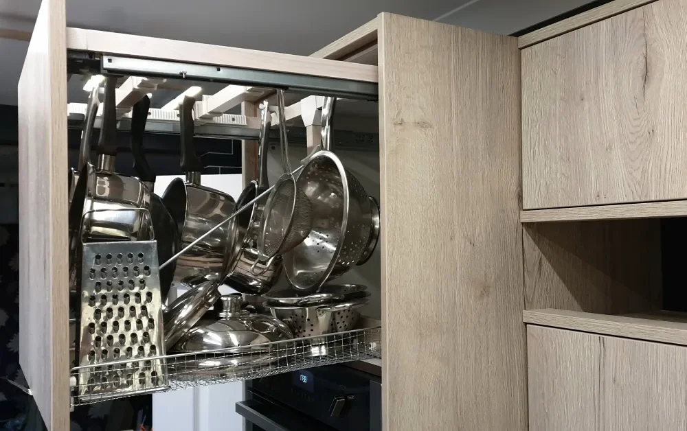 Giá đỡ dụng cụ bếp tích hợp cho nồi và chảo 1