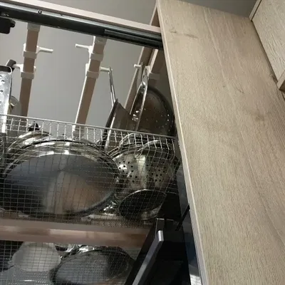 Giá đỡ dụng cụ bếp tích hợp cho nồi và chảo