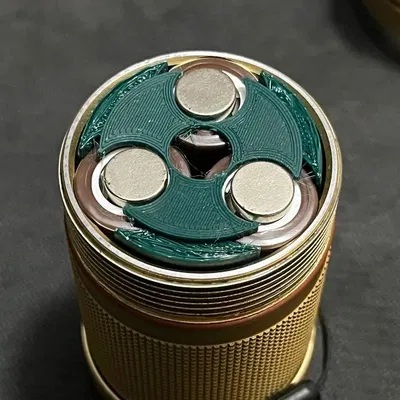 Giá đỡ pin 18650 cho đèn pin Emisar D18