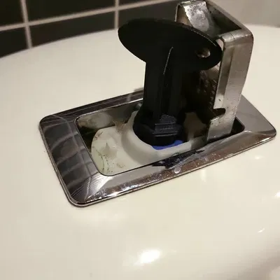 Chìa khóa bể nước IDO Z6205700001 cho bồn cầu Seven D