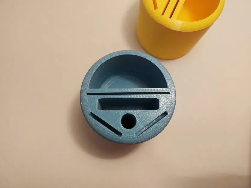 Giá đỡ đa năng cho đồ dùng trong ô tô kích thước lon tiêu ch... - Image 2