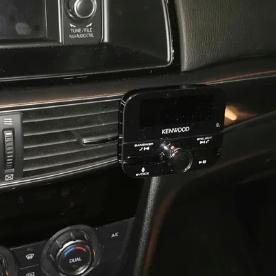 Giá đỡ điều khiển từ xa cho bộ thu radio DAB trên Mazda 6
