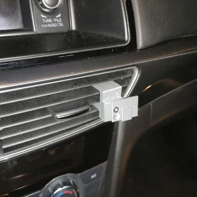 Giá đỡ điều khiển từ xa cho bộ thu radio DAB trên Mazda 6