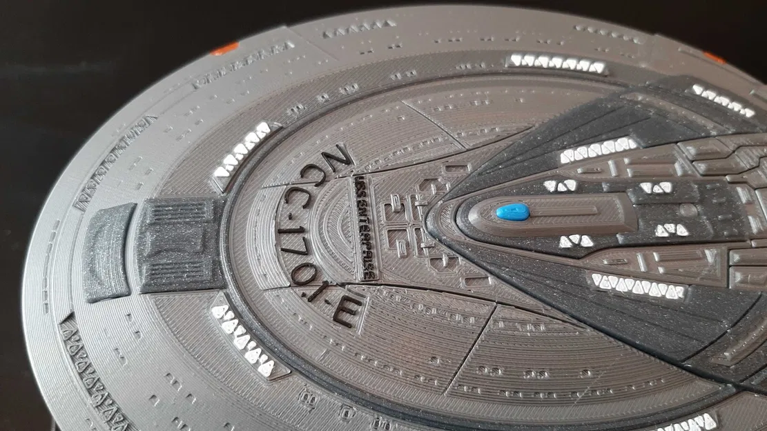 Mô hình tàu USS Enterprise-E lớp Sovereign từ Star Trek - Image 6