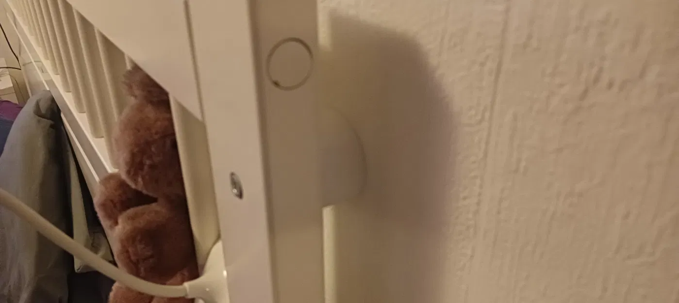 Giá đỡ đầu giường gắn tường cho giường Ikea Hemnes - Image 1