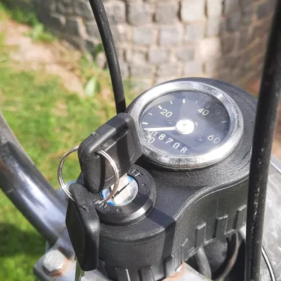 Kryt tachometru cho Babettu 210 với hộp điều khiển