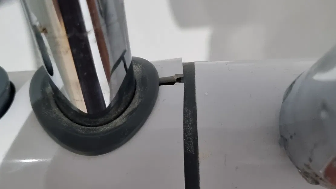 Giá đỡ đầu vòi sen Triton T80 chắc chắn và ổn định - Image 3