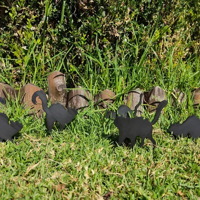 Mèo ma quái trang trí vườn cho Halloween