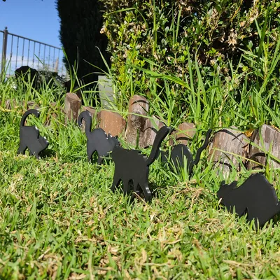 Mèo ma quái trang trí vườn cho Halloween