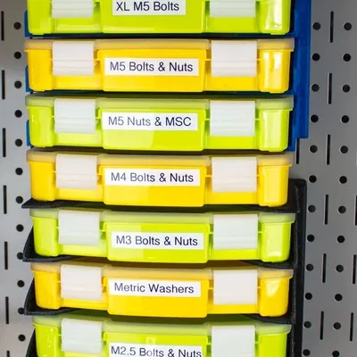 Giá đỡ lưu trữ phụ tùng Daiso tiện lợi và hiệu quả
