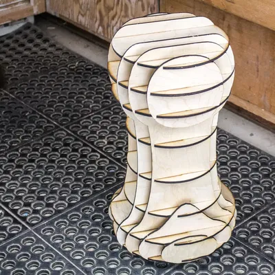 Ghế đẩu Toadstool nhẹ và chắc chắn cho không gian sáng tạo