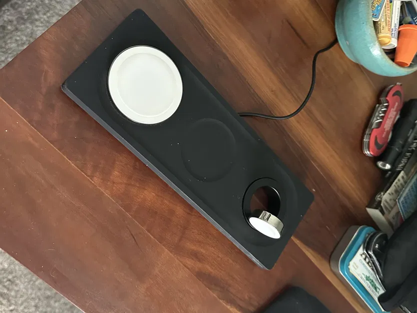 Giá đỡ đứng cho bộ sạc MagSafe 3 trong 1 của Belkin - Image 2