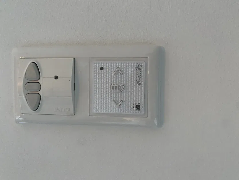 Khung chuyển đổi Somfy IO cho Gira S55 - Image 1