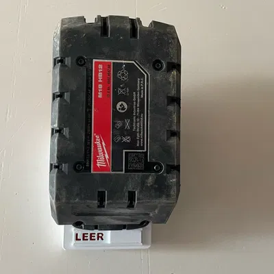 Giá đỡ pin Milwaukee M18 cho xe hơi và tường