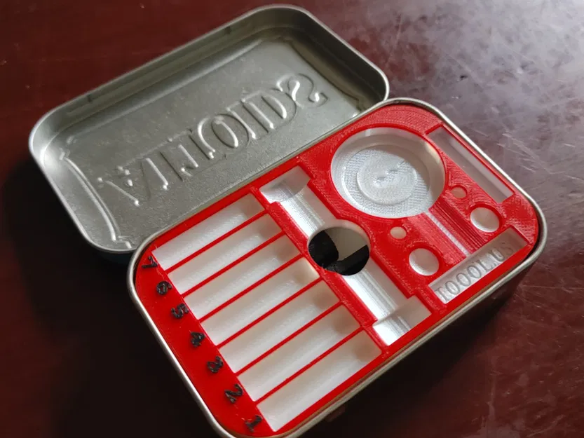 Khay ghim khóa và phụ kiện để trong hộp Altoids - Image 1