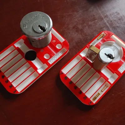 Khay ghim khóa và phụ kiện để trong hộp Altoids