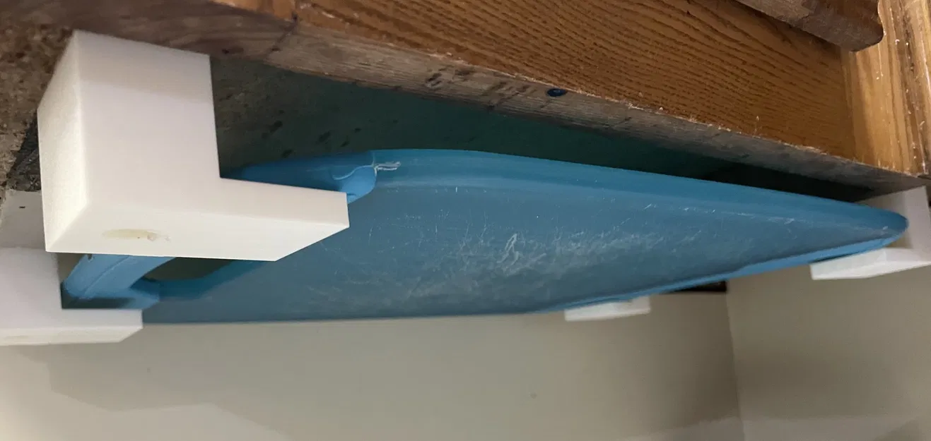 Giá treo thớt dưới tủ bếp với móc nhỏ gọn - Image 1