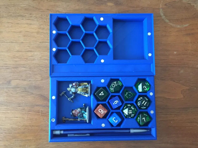 Hộp xí ngầu kèm đế giữ bút chì và miniatures - Image 1