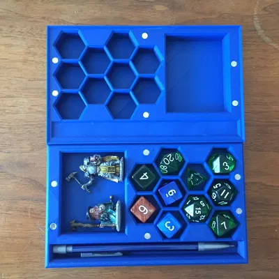 Hộp xí ngầu kèm đế giữ bút chì và miniatures