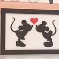 Khung hình Mickey và Minnie hôn dễ thương cho trẻ em - Thumbnail 1