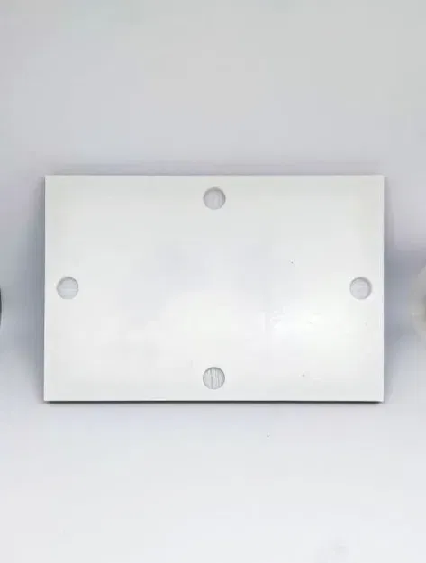 Khung hình Mickey và Minnie hôn dễ thương cho trẻ em - Image 2