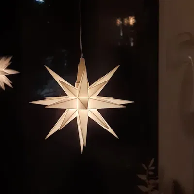 Máng đèn thay thế cho ngôi sao Herrnhuter mùa hè