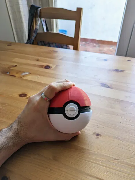 Quả cầu Poké với thiết kế mở và bên trong chi tiết - Image 1