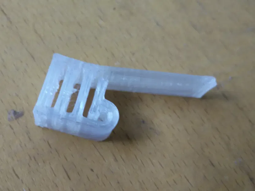 Giá đỡ kẹp cho chậu nhựa dùng trong bể phun nước - Image 1