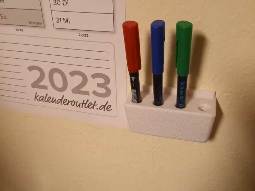 Giá đỡ bút treo tường có ổ cắm điện - Image 1