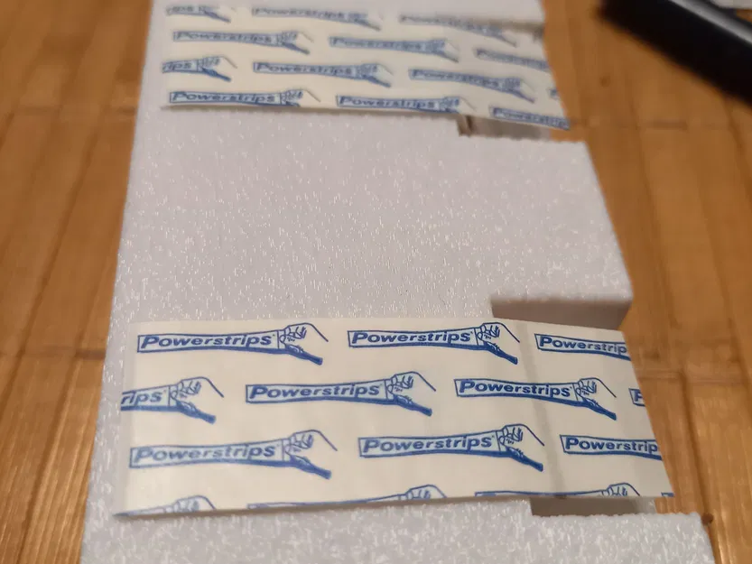 Giá đỡ bút treo tường có ổ cắm điện - Image 3