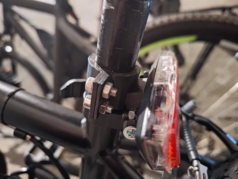 Giá đỡ đèn hậu cho yên xe đạp - Image 1