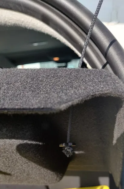 Nắp đậy khoang hành lý Dacia Duster 2018 với vòng đệm thay thế - Image 1