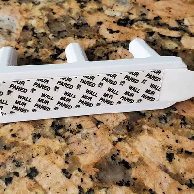 Giá treo chìa khóa gắn tường sử dụng băng dính 3M Command