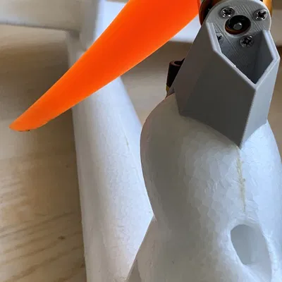 Mô hình gắn động cơ cho Sky Surfer với cánh quạt 11 inch