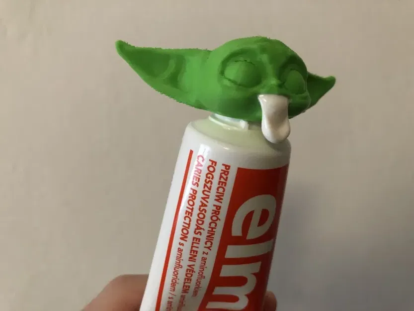 Kem đánh răng Elmex hình Baby Yoda nôn mửa - Image 1