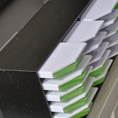 Hộp lưu trữ 20/40 tàu Diamond Painting có nắp