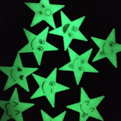 Ngôi sao phát sáng với biểu cảm giống emoji