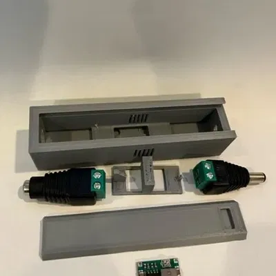 Bộ điều chỉnh điện áp với đầu nối DAYKIT 12V