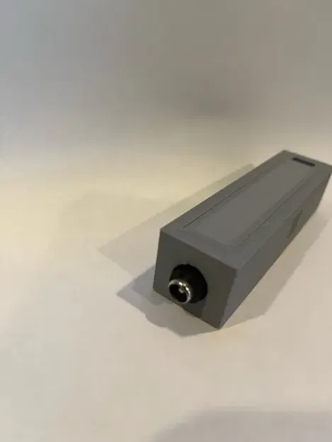 Bộ điều chỉnh điện áp với đầu nối DAYKIT 12V - Image 2