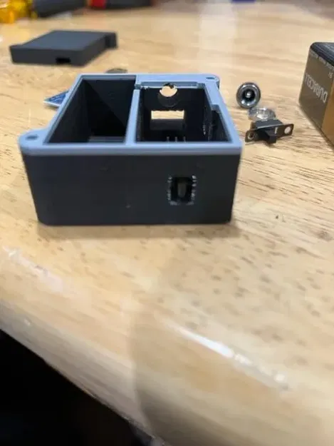 Vỏ Arduino Nano V1 với ngăn chứa pin 9V và cảm biến IR - Image 9