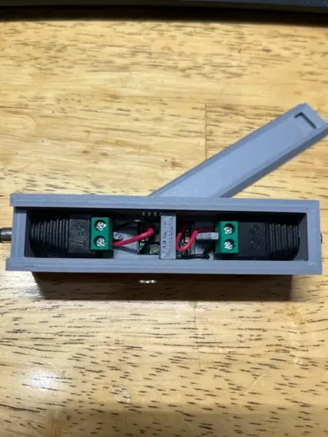 Bộ điều chỉnh điện áp với đầu nối DAYKIT 12V - Image 11